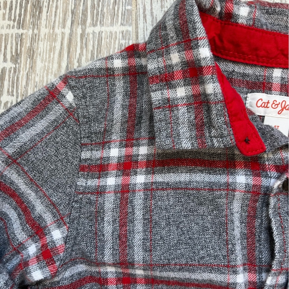 Boy’s Cat & Jack Gray Red Flannel Plaid Long Sleeve Button Down Shirt Size 5T - Picture 3 of 4